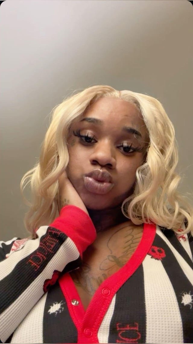 She done moved up to my No. 1 NutBuster spot 🥜🥜🥜💃🏾 #3yT7hdGY