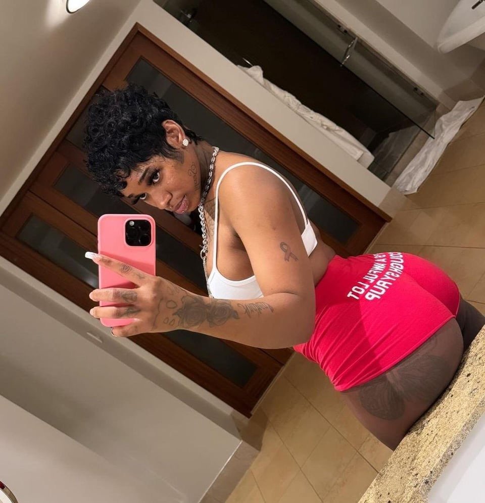 She done moved up to my No. 1 NutBuster spot 🥜🥜🥜💃🏾 #lT2T1rAY