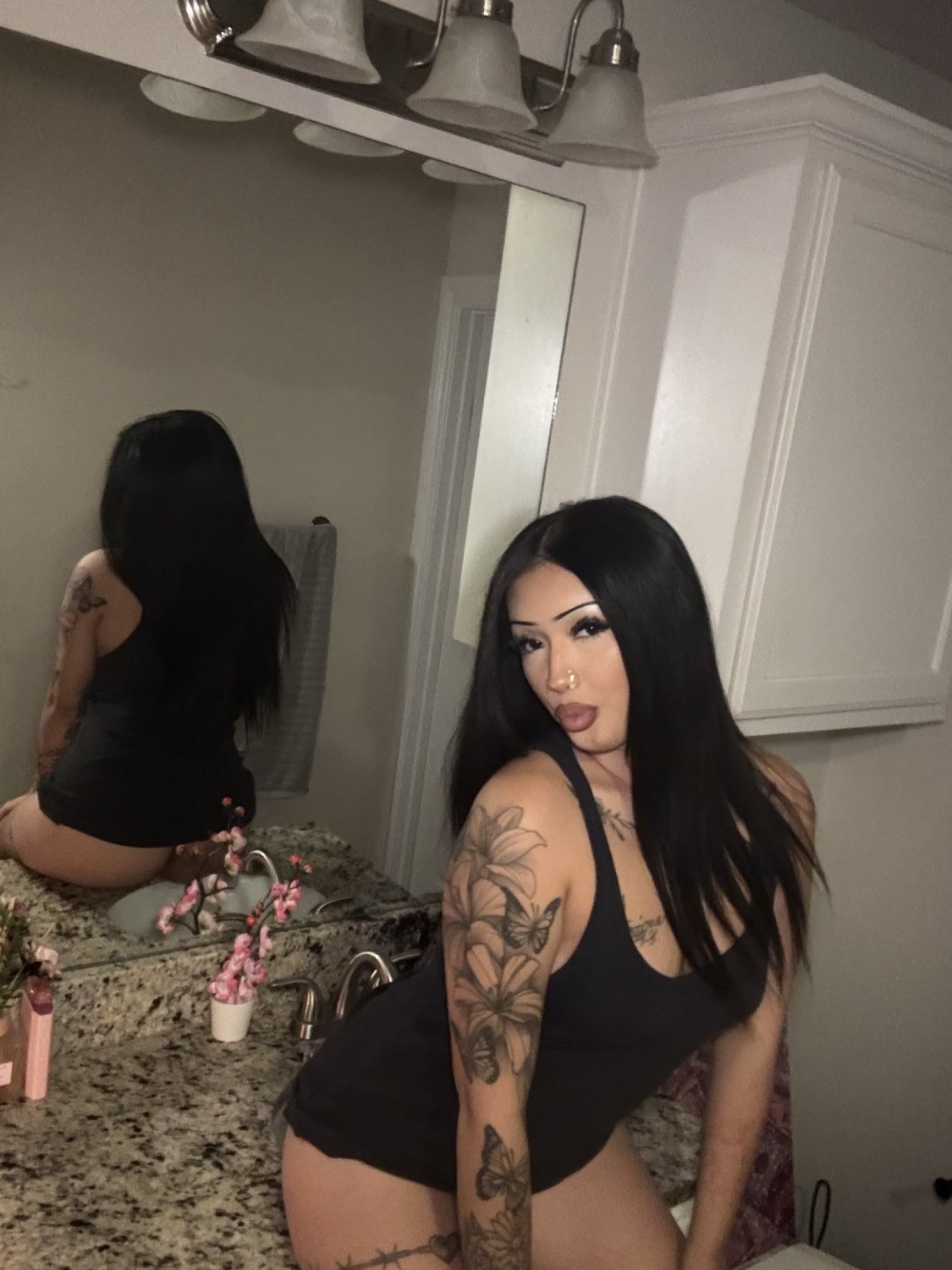 Freshly manicured toes #AqOqAkH9